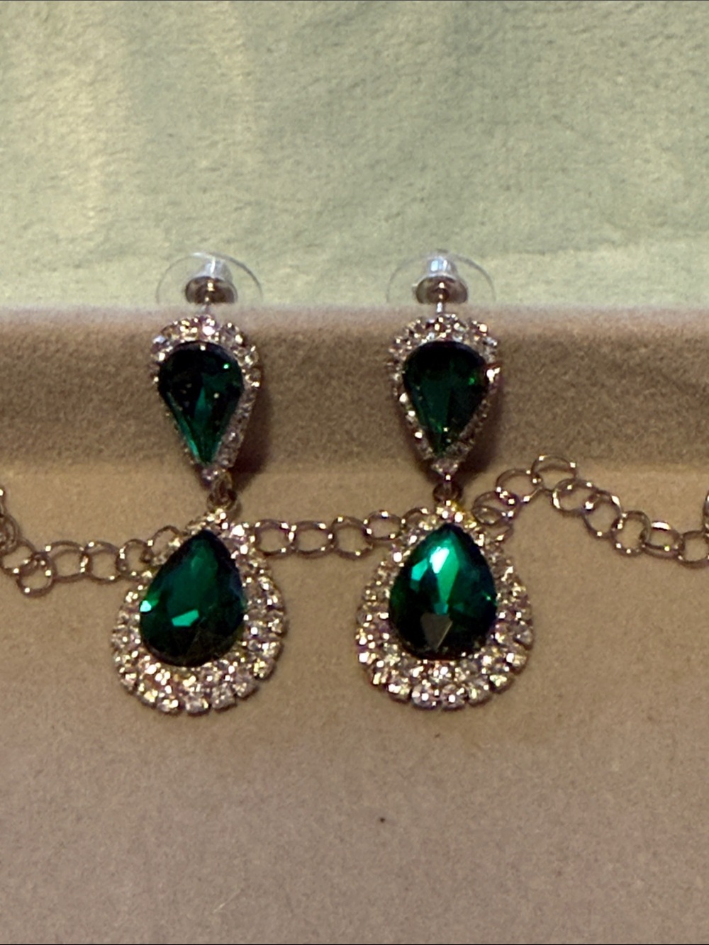 Emerald Teardrop Crystal Necklace and Earrings Set - Green - Picture 4 of 8